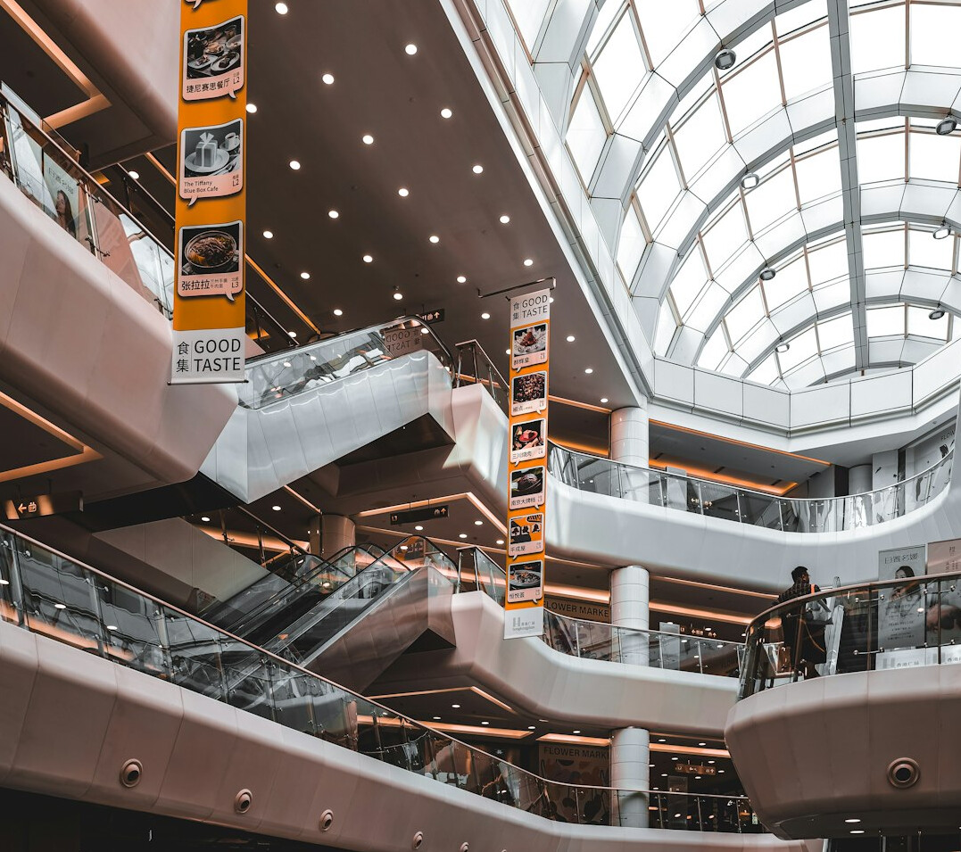 undercover detective in shopping mall