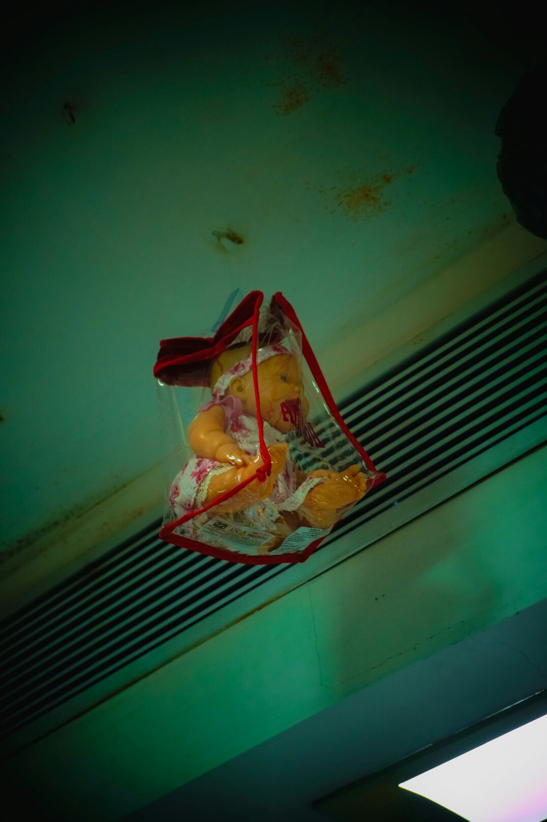 shoplifter hiding items in bag