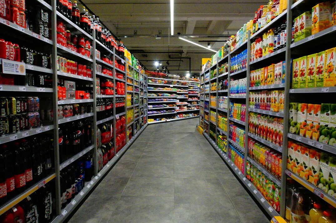 store detective in supermarket